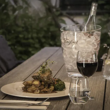 Gamlebyen - מלון